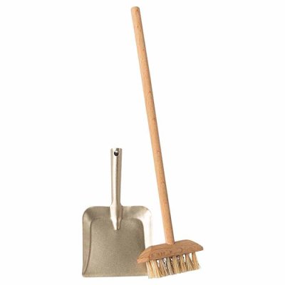 Maileg broom set