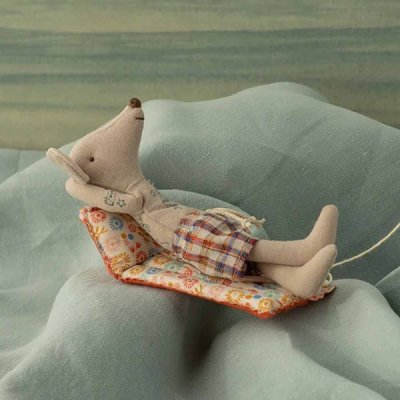 Maileg  Beach mouse with air mattress, Dad - Flower