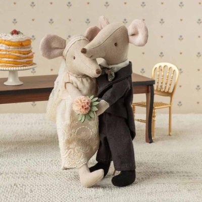 Wedding mice couple in box, Mum and Dad