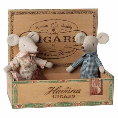 Maileg grandparents in a cigarbox